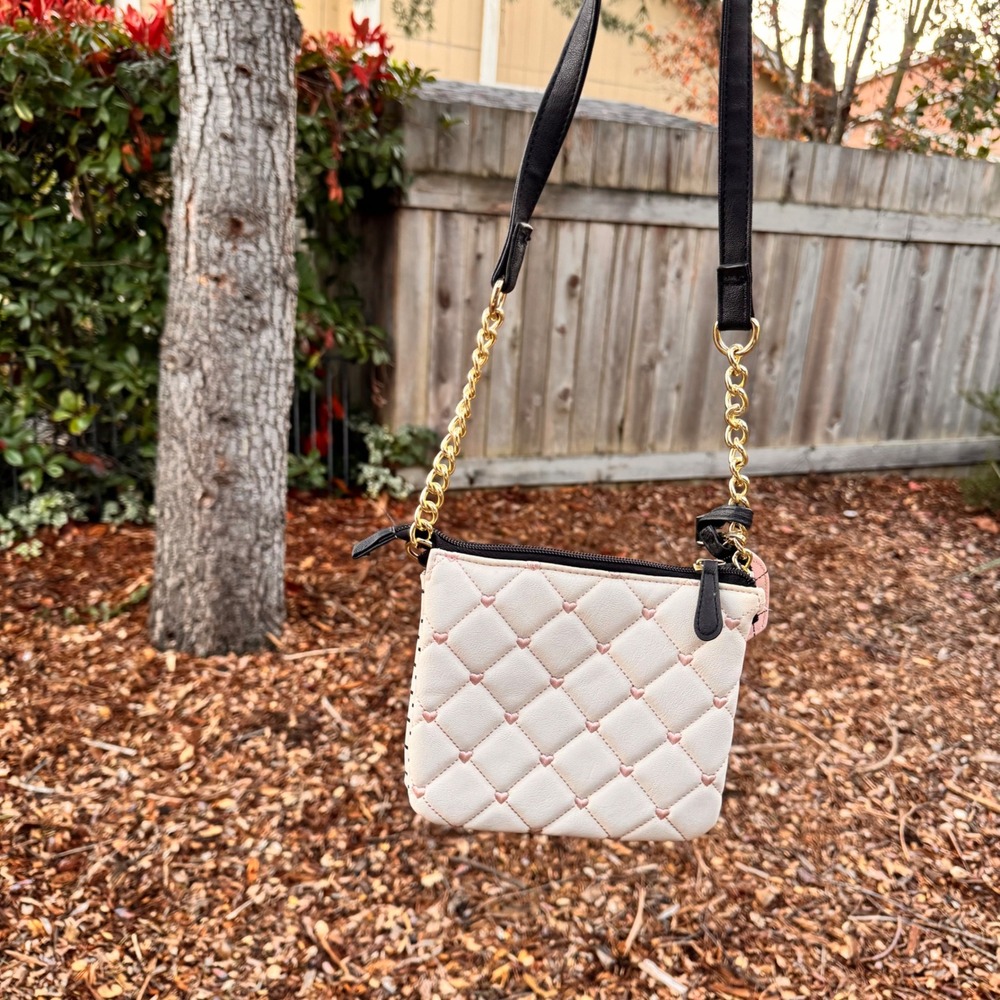 Betsey Johnson Quilted Heart Crossbody Bag‎ Pink Cream Gold Chain Charm - Picture 2 of 11